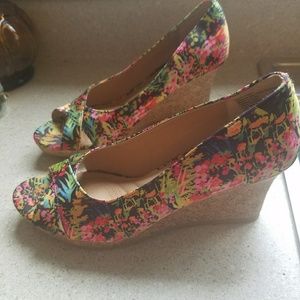 3/$10 Dexflex Floral wedges